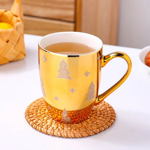Mug en céramique de Noël 350ml, design arbre de Noël plaqué or, pour cadeaux - Product Image 1