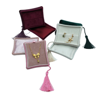 Boîte à bijoux de luxe en velours avec pompon, étui à bijoux, organisateur de colliers et boucles d'oreilles, boîte de rangement pour emballage cadeau de boutique et de vente au détail