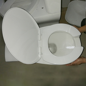 Toilettes murales en céramique accessibles dans les toilettes publiques, toilettes indépendantes avec rampes d'accès dans les salles de bain pour personnes handicapées - Product Image 6