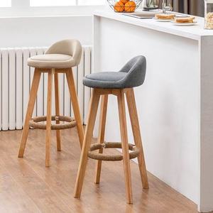 Excelente Relación Calidad-Precio, Sillas de Barra Modernas de Madera Maciza con Respaldo Bajo, Giratorias, Resistentes, Ecológicas, con Reposapiés - Product Image 1