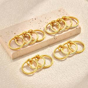 Anillo minimalista de acero inoxidable para mujer, estilo frío, con incrustaciones de diamantes de imitación, joyería apilable para el dedo índice, a la moda y con personalidad. - Product Image 3