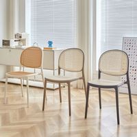 Chaises de salle à manger en plastique empilables, résistantes aux UV, recyclables, en matériau PP, pour commande en gros