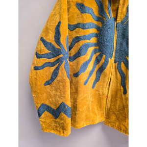 Veste zippée en daim jaune pour femme avec col montant et imprimé motif soleil, design épaules tombantes, manteau décontracté vintage pour l'automne - Product Image 3