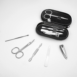 Juego de cortaúñas de belleza de viaje de recuerdo de acero inoxidable negro de 5 piezas Kit de cuidado de <span class=keywords><strong>manicura</strong></span> <span class=keywords><strong>y</strong></span> <span class=keywords><strong>pedicura</strong></span> personal - Product Image 2