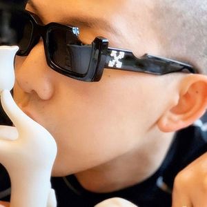 Lunettes de soleil carrées épaisses vintage noires et roses pour hommes et femmes, protection UV400, collection 2025 - Product Image 2