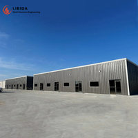Structure en acier préfabriquée pour entrepôt, atelier de chantier, bâtiment d'usine, certifiée CE, haute résistance