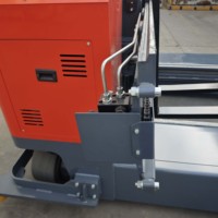 Carrello Elevatore Elettrico Multidirezionale Leggero per Magazzini di Piccole Dimensioni