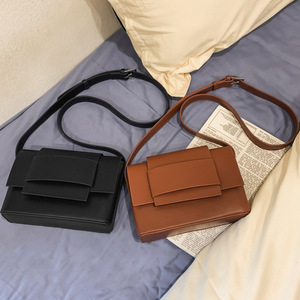 Bolso Bandolera Cuadrado Pequeño de Cuero Suave Tejido Unisex, Diseño Masculino, Bolso de Hombro Moderno para Mujer - Product Image 3