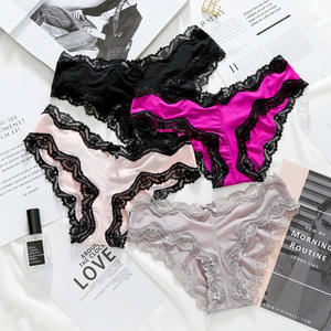 Braguitas de mujer de seda helada de alta elasticidad, suaves, sexys, con encaje y diseño hueco en la parte trasera, de algodón puro. - Product Image 1
