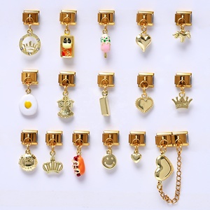 Venta al por mayor: Colgante de dijes italianos de acero inoxidable con corazón y diamantes, chapado en oro PVD de 18K, para pulsera de dijes italianos. - Product Image 2