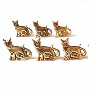Servilletero de latón de tamaño mediano para bodas y cocina, servilleteros decorativos con diseño de gato para restaurantes - Product Image 1