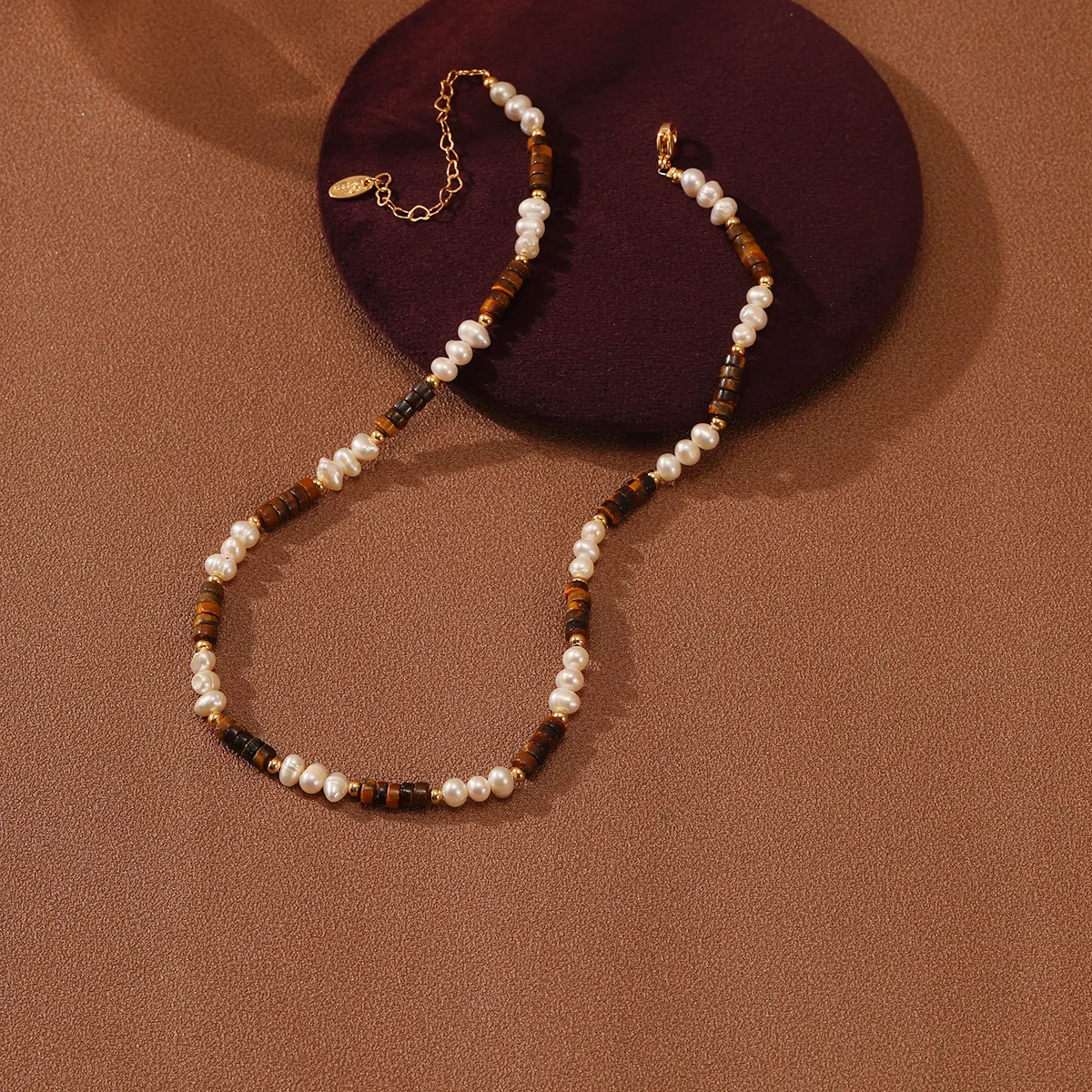 Pendentif en acier inoxydable de style français avec coquille naturelle oeil de tigre luxe pierre naturelle perle d'eau douce collier ras du cou