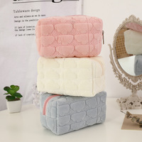 Tas Kosmetik & Makeup Beludru Lembut Portabel dengan Ritsleting dan Pegangan Lembut untuk Wanita