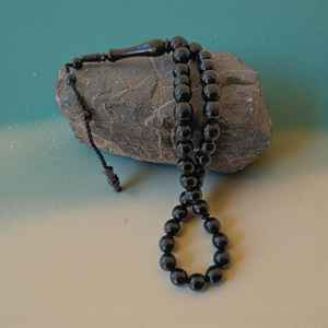 Perles de prière en corne de buffle écologiques, artisanat naturel, perles de prière artisanales pour la méditation, la dévotion et la tradition. - Product Image 1