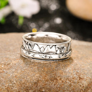 Anillo de boda plateado H326 con diseño rústico de estrellas, anillos de moda unisex con diseño de metal liso para ocasiones de boda - Product Image 5