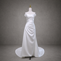 Robe de mariée classique coupe évasée, col en V, satin froncé diagonal, style sirène/trompette, dos nu, traîne chapelle, couleur personnalisée