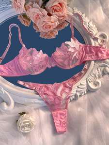Completi di Lingerie Sexy da Donna all'Ingrosso con Ricamo, Reggiseno e Mutandine in Rete - Product Image 2