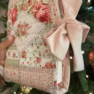 กระเป๋าใส่พระคัมภีร์ของผู้หญิงดีไซน์ใหม่ผ้าควิลท์ปกแบบคริสเตียนลายโบว์แบบกำหนดเองได้2025 - Product Image 3