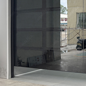 Chuyên Nghiệp Nhà Để Xe Doir Sản Xuất Sản Xuất Tiêu Chuẩn Cao Không Khung Nhôm Gương Kính Phản Quang Điện Gagade Cửa - Product Image 4