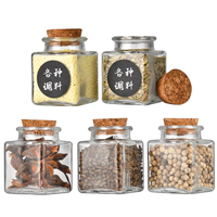Mini pot à épices en verre transparent carré recyclable de 50ml pot d'assaisonnement de bouteille en verre de relish avec couvercle en liège