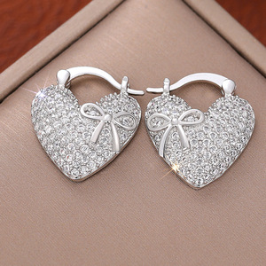 Eleganti Orecchini a Perno a Forma di Cuore e Farfalla per Donne, Gioielli di Lusso alla Moda - Product Image 1