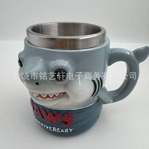 Mug en résine requin blanc Jaws 50e anniversaire, cadeau artisanal transfrontalier - Product Image 2
