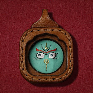 Kalung liontin kulit kuning buatan tangan tidak beraturan kalung liontin mode Thangka kuning kecil tiga dimensi buatan tangan - Product Image 6