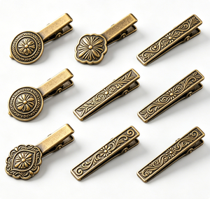 Ensemble de pince à cravate et de boutons de manchette en laiton gravé de motifs floraux vintage personnalisés pour accessoires formels masculins - Cadeau d'anniversaire - Product Image 1