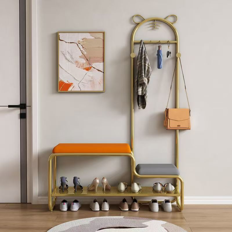 Cintres en cuir doré, orange et gris