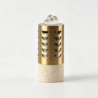 Diffuseur de parfum luxueux en métal perforé plaqué or avec base en résine, écologique et durable pour la décoration de la maison et du bureau