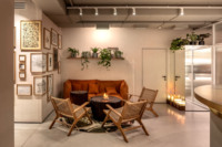Ensemble de meubles de restaurant au style brutaliste moderne et simple, éclairage LED, écologique, durable, service de design d'intérieur personnalisé