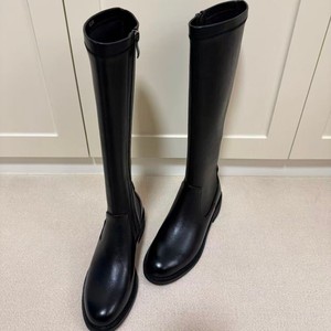 Botas Altas de Montar para Mujer, Minimalistas, de Cuero Genuino Ultrasuave, Negras, con Cremallera, Ajuste Delgado, Punta Redonda, por Debajo de la Rodilla - Product Image 3