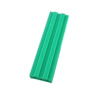 Profil de bande de roulement d'escalier en PVC UHMW PE en plastique vert antidérapant avec 3 modèles circulaires