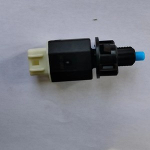 Interruptor de luz de freno para Toyota Land Cruiser FJ Cruiser 84340-59645 84340-39015 H26-2-20, pieza de repuesto nueva - Product Image 1