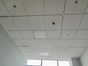 Carreaux de faux plafond acoustiques noirs blancs de <span class=keywords><strong>laine</strong></span> de roche de contrôle du bruit avec la conformité ignifuge de certification - Product Image 3