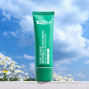 <span class=keywords><strong>Crema</strong></span> <span class=keywords><strong>Solare</strong></span> OEM ODM SPF 30+ con Camomilla <span class=keywords><strong>e</strong></span> Ossido di Zinco, Adatta per la Pelle, Protezione <span class=keywords><strong>Solare</strong></span> Naturale Minerale per <span class=keywords><strong>Viso</strong></span> <span class=keywords><strong>e</strong></span> <span class=keywords><strong>Corpo</strong></span>, per Donne <span class=keywords><strong>e</strong></span> Uomini - Product Image 3