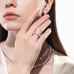 Anello Combinato Rotondo e Quadrato per Donne, Gioiello Minimalista ed Elegante per le Dita - Product Image 2