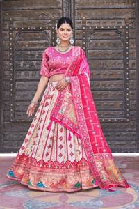 Lehenga de créateur lourd de luxe pour femmes avec chemisier et Dupatta Collection de mariage indien traditionnel Tenue de fête ethnique - Product Image 4