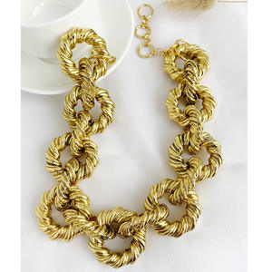 2023 nuovi più venduti collana in <span class=keywords><strong>oro</strong></span> antico con catena geometrica esagerata in lega di zinco collana girocolli da donna rotonda vintage all'ingrosso - Product Image 4