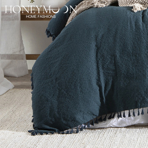 מכירה ישירה מהמפעל של סטים חדשים של כיסויי שמיכה נושמים לבית, 3 חלקים, 120 גרם, בד סירסוקר עם גימור בעבודת יד - Product Image 1