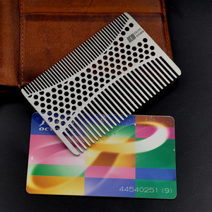 Pettine a doppio dente in acciaio inossidabile da uomo con carta di credito - Product Image 4