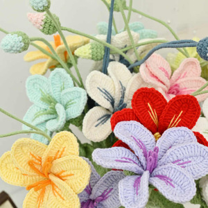 Regalo unico per le vacanze <span class=keywords><strong>di</strong></span> San Valentino con fiori artificiali fatti a mano piccola <span class=keywords><strong>fragola</strong></span> aperta a tulipano all'uncinetto - Product Image 2