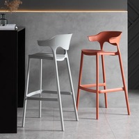 Tabouret de bar haut en plastique moderne pour l'extérieur, idéal pour la restauration - Écologique et durable