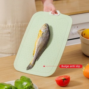 เขียงพลาสติกสำหรับหั่นผักผลไม้ สีสันสดใส ปลอดภัยสำหรับอาหาร - Product Image 4