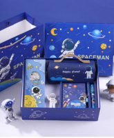 Ensemble de papeterie sur le thème de l'espace pour garçons, avec étui à crayons, carnet, stylo et jouet astronaute, coffret cadeau d'anniversaire pour enfants, 5 pièces
