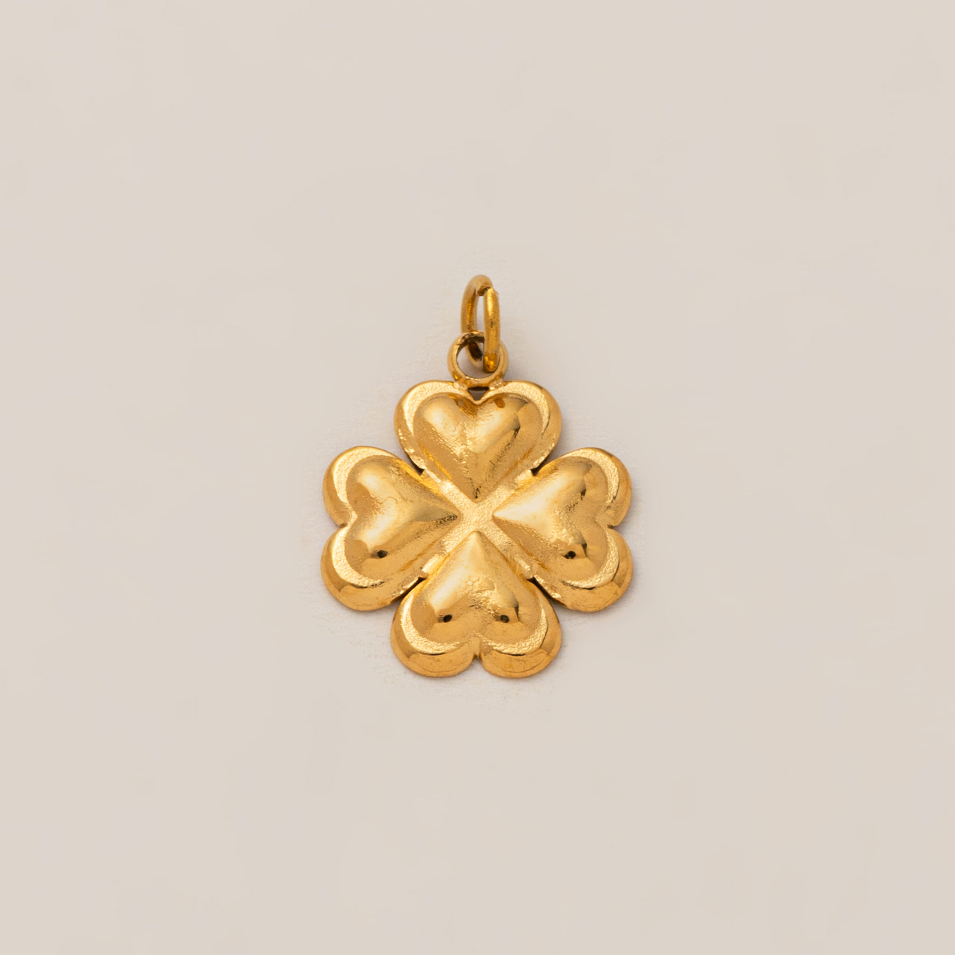 Pendentif trèfle doré