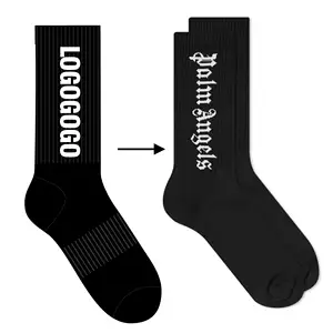 Commercio all'ingrosso morbido e traspirante di sport di modo di bambù lettera personalizzata logo calze nere