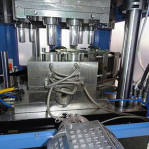 Máquina automática de alta producción para soplado de bidones químicos de 10-30 litros, de uso pesado, para la producción de bidones de HDPE. - Product Image 5