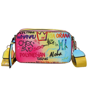 Sac à bandoulière pour femme en cuir PU de style vintage français, fermeture éclair, doublure en polyester, bandoulière unique, imprimé géométrique graffiti, chaîne - Product Image 1