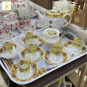 Chaozhou fabbrica Arabo Arabia Medio Oriente Dubai 24pcs tè di vetro set con vassoio di plastica per bere ware